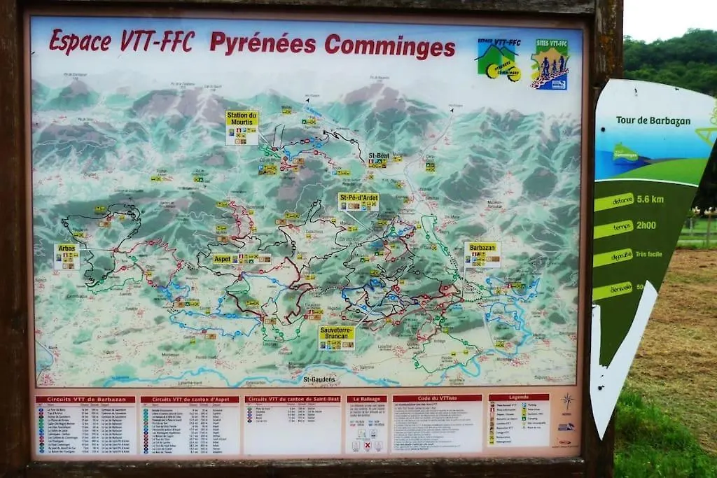 Holiday home Cottage Les Pyrenees Au Bord De L'Eau Barbazan