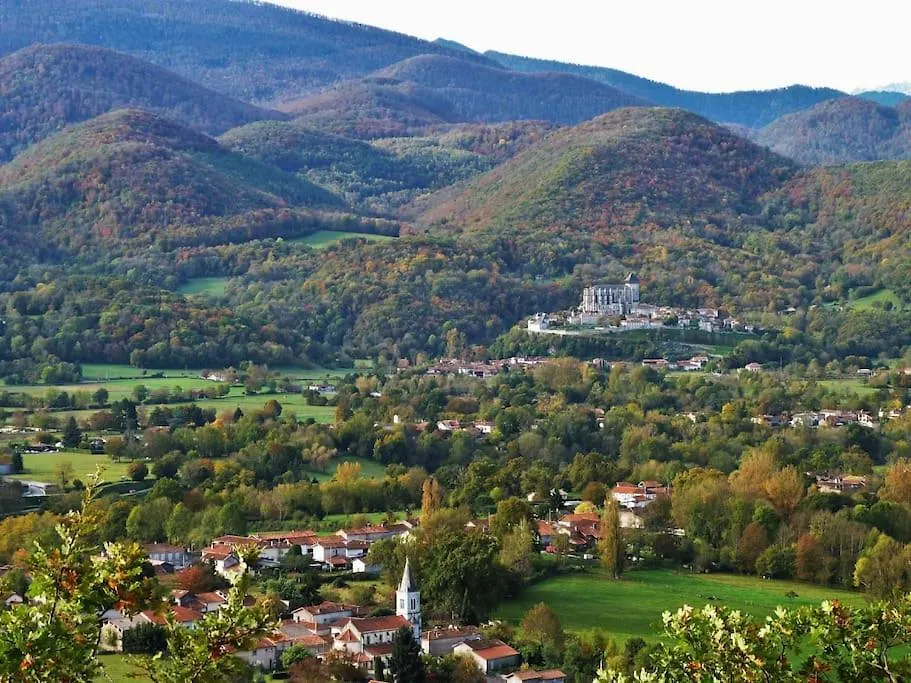 Holiday home Cottage Les Pyrenees Au Bord De L'Eau Barbazan